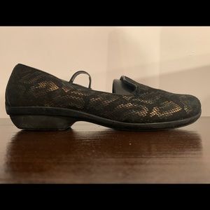 Dansko Olivia Black Gold Snake Print Comfort Slip on Leather Shoes Size 39